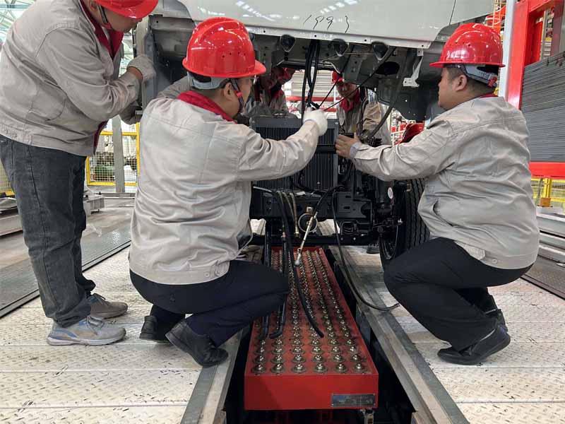 Enter the KD production and packaging workshop to get a close-up understanding of commercial vehicles